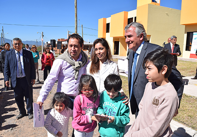 130519 100 Viv Entrega UPCN Palpalá 15ch