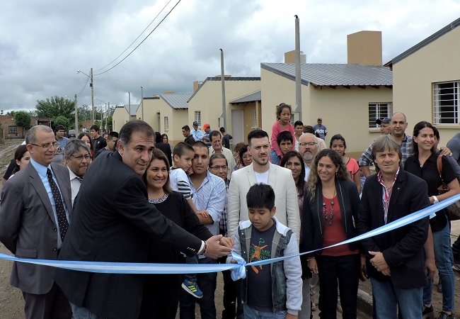 011216 Entrega de viviendas Fraile Pintado1